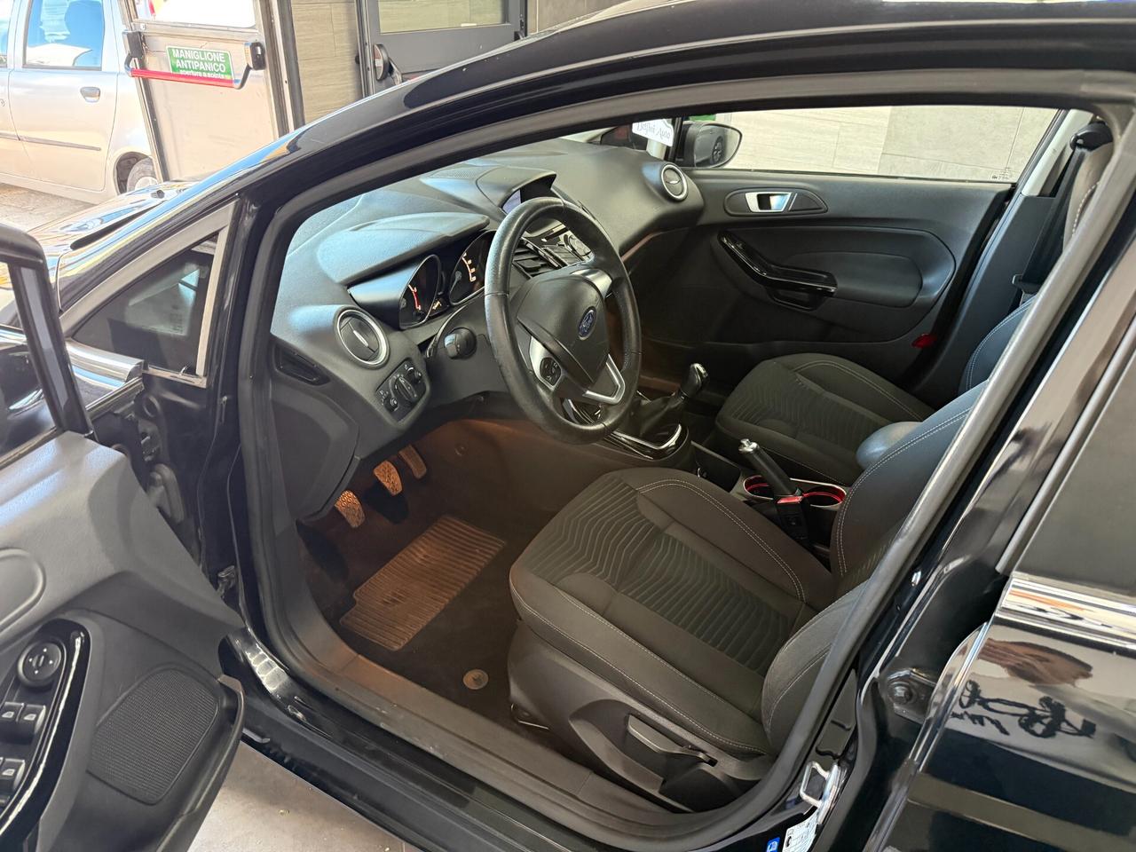 Ford Fiesta 1.5 TDCi 75CV 5 porte Titanium