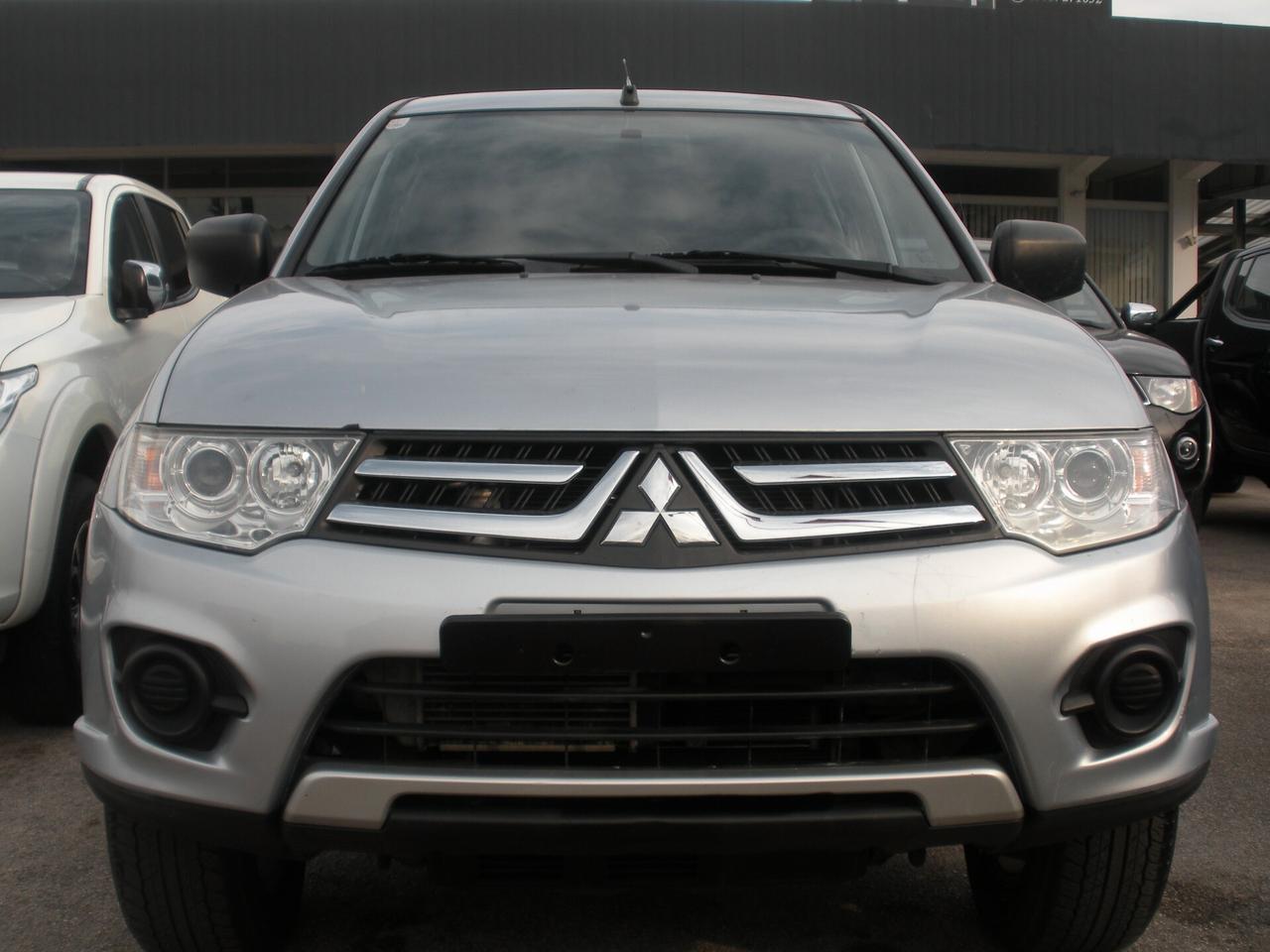 Mitsubishi L200 2.5 DI-D/136CV DC Invite DPF cabina lunga restyling