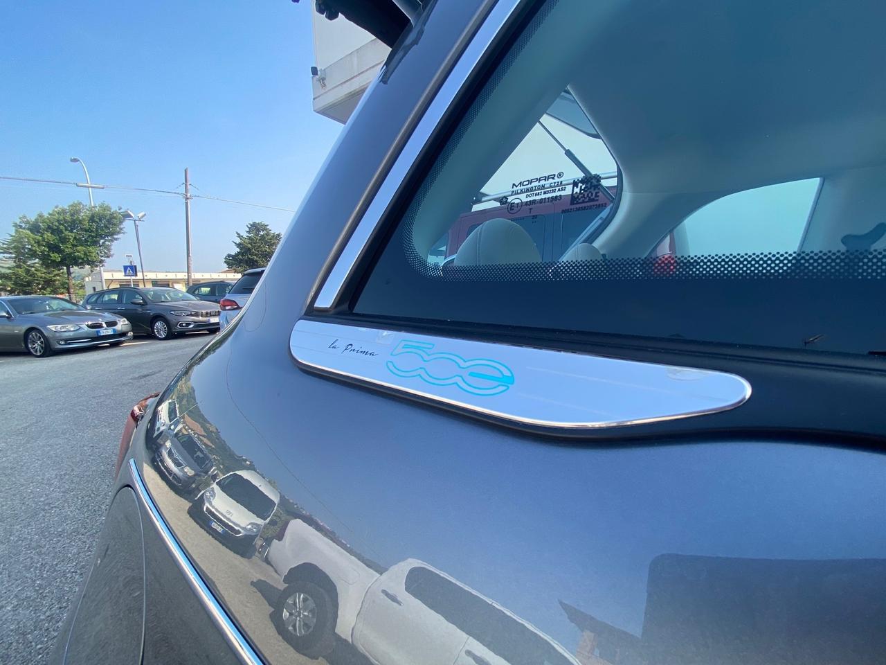Fiat 500 500e Berlina 42 kWh La Prima