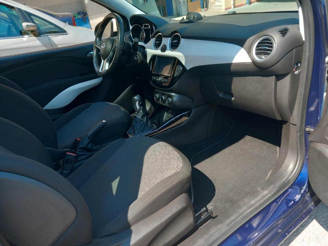 Opel Adam 1.2 70 CV Black Jack