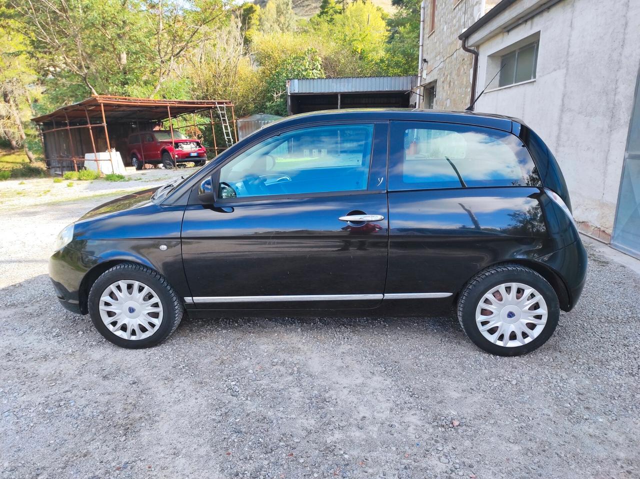 Lancia Ypsilon 1.3 MJT 75 CV Platinum