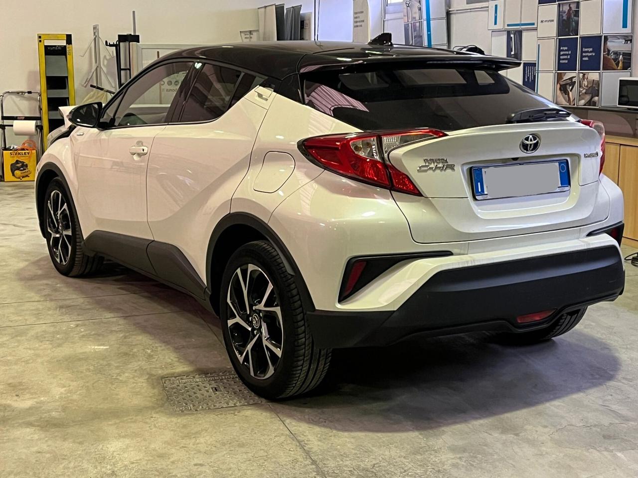 Toyota C-HR 1.8 Hybrid E-CVT Style | incidentata