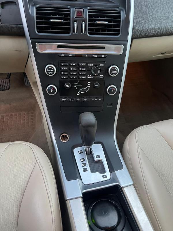 Volvo XC60 2.4d Momentum fwd 175cv auto