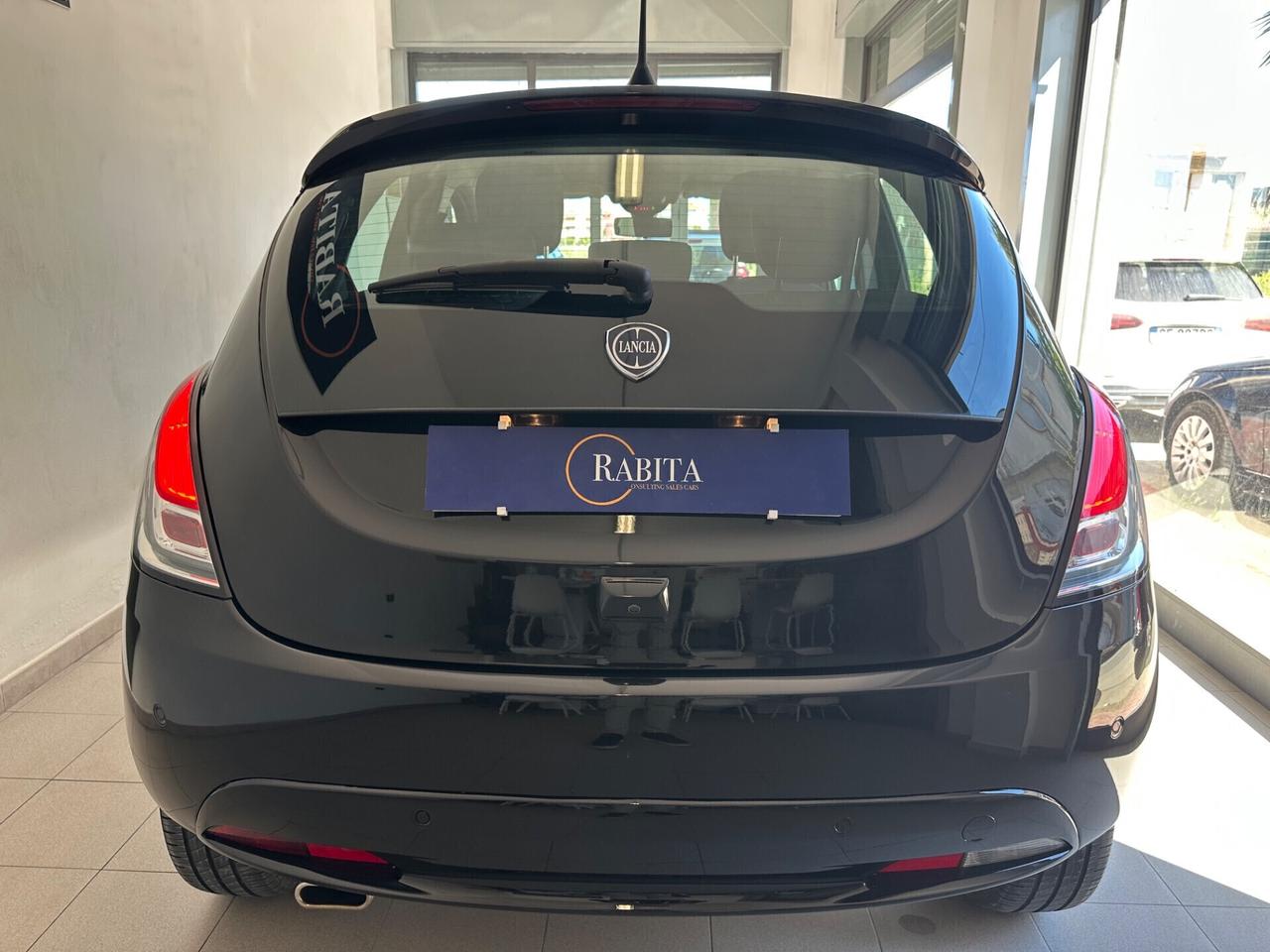 Lancia Ypsilon 1.0 FireFly 5 porte S&S Hybrid Platino 2024