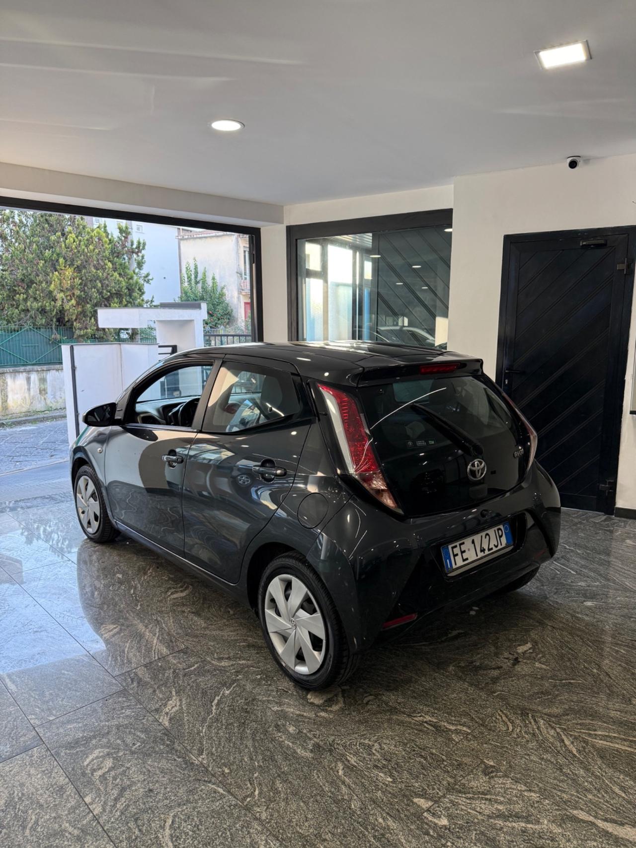 Toyota Aygo 1.0 VVT-i 69 CV 5 porte x-cool