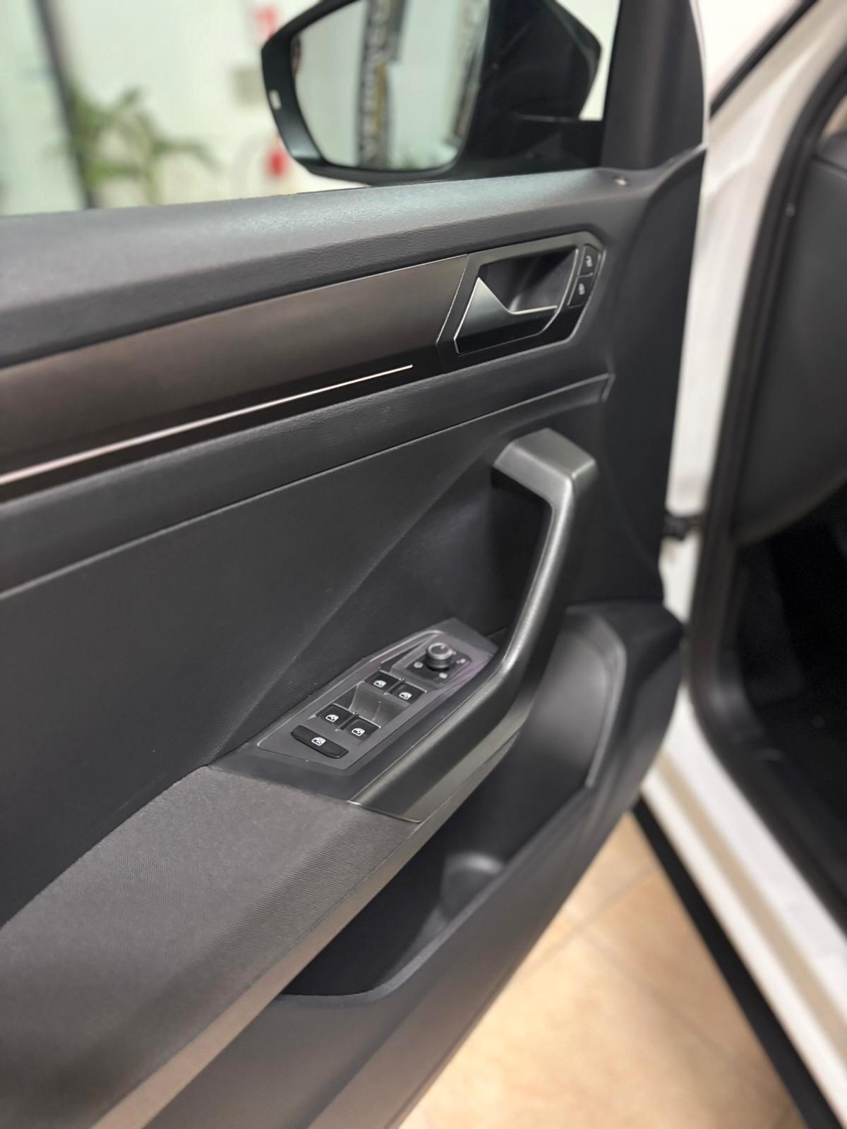 Volkswagen T-Roc 1.6 TDI SCR Business BlueMotion Technology