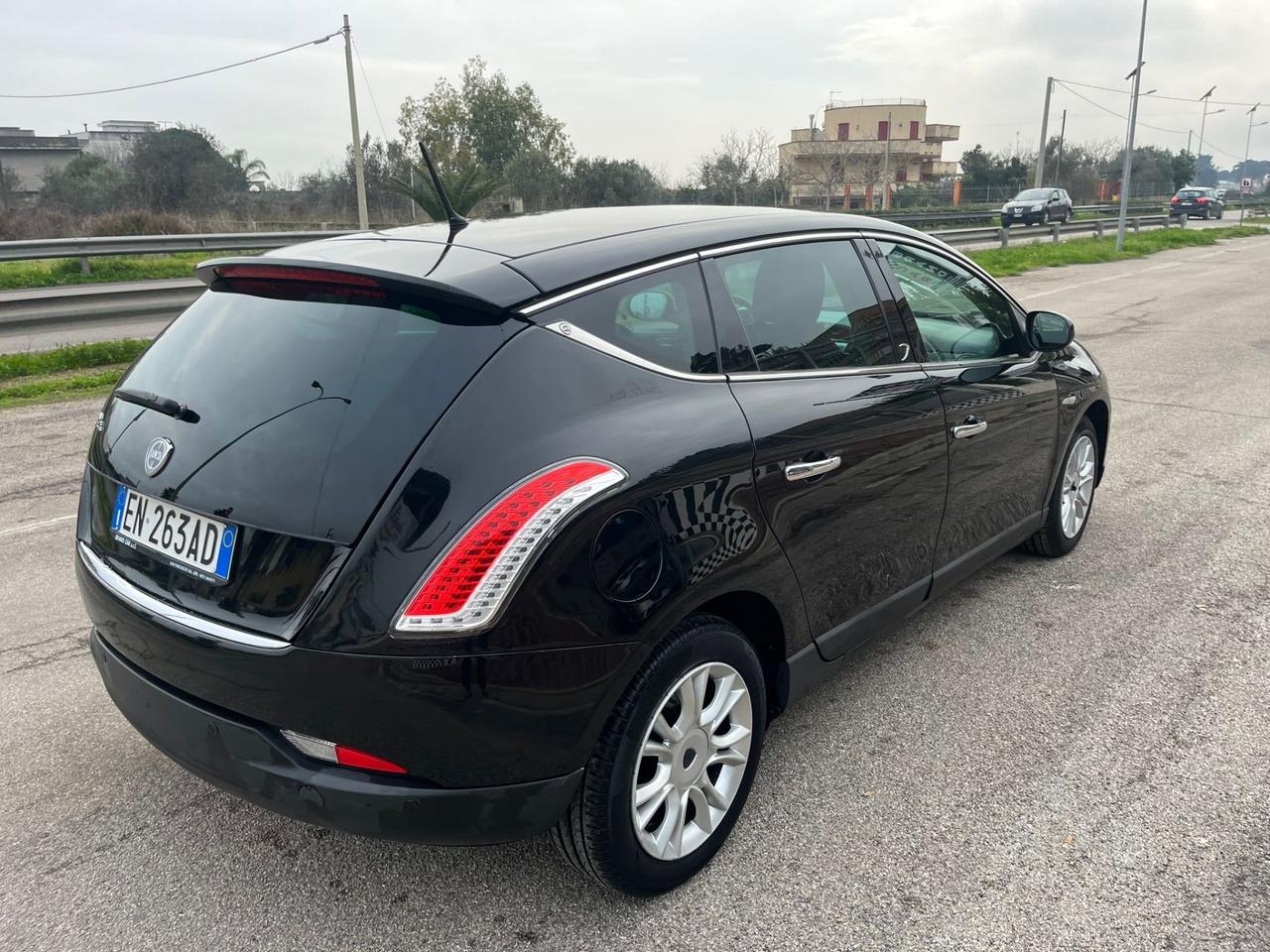 Lancia Delta 1.6 MJT Silver - 2011