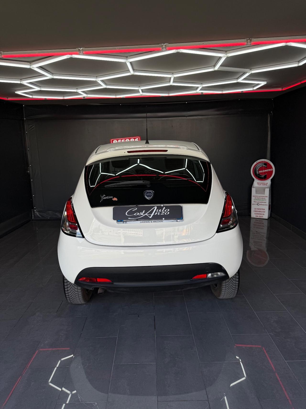 Lancia Ypsilon 0.9 TwinAir 85 cv Ecochic Gold 12/2014