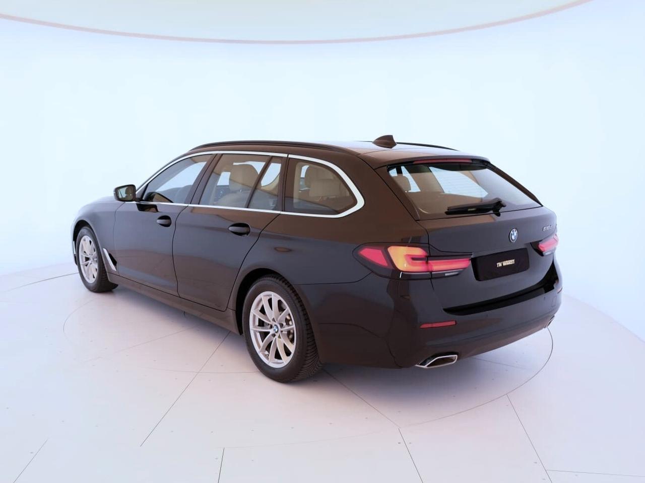 BMW 518d Touring mhev 48V auto