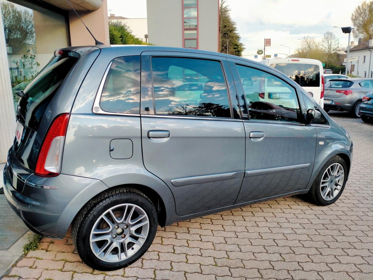 Lancia MUSA 1.4 16V AUTOMATIK "UNICA" POLTRONA FRAU TETTO PAN. NAVI SEDILI RISC.