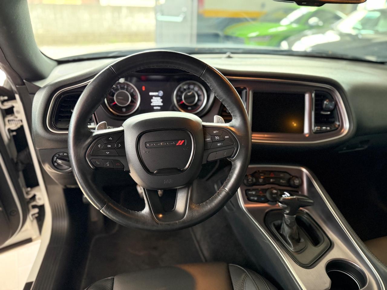 Dodge Challenger Srt hemi no super bollo