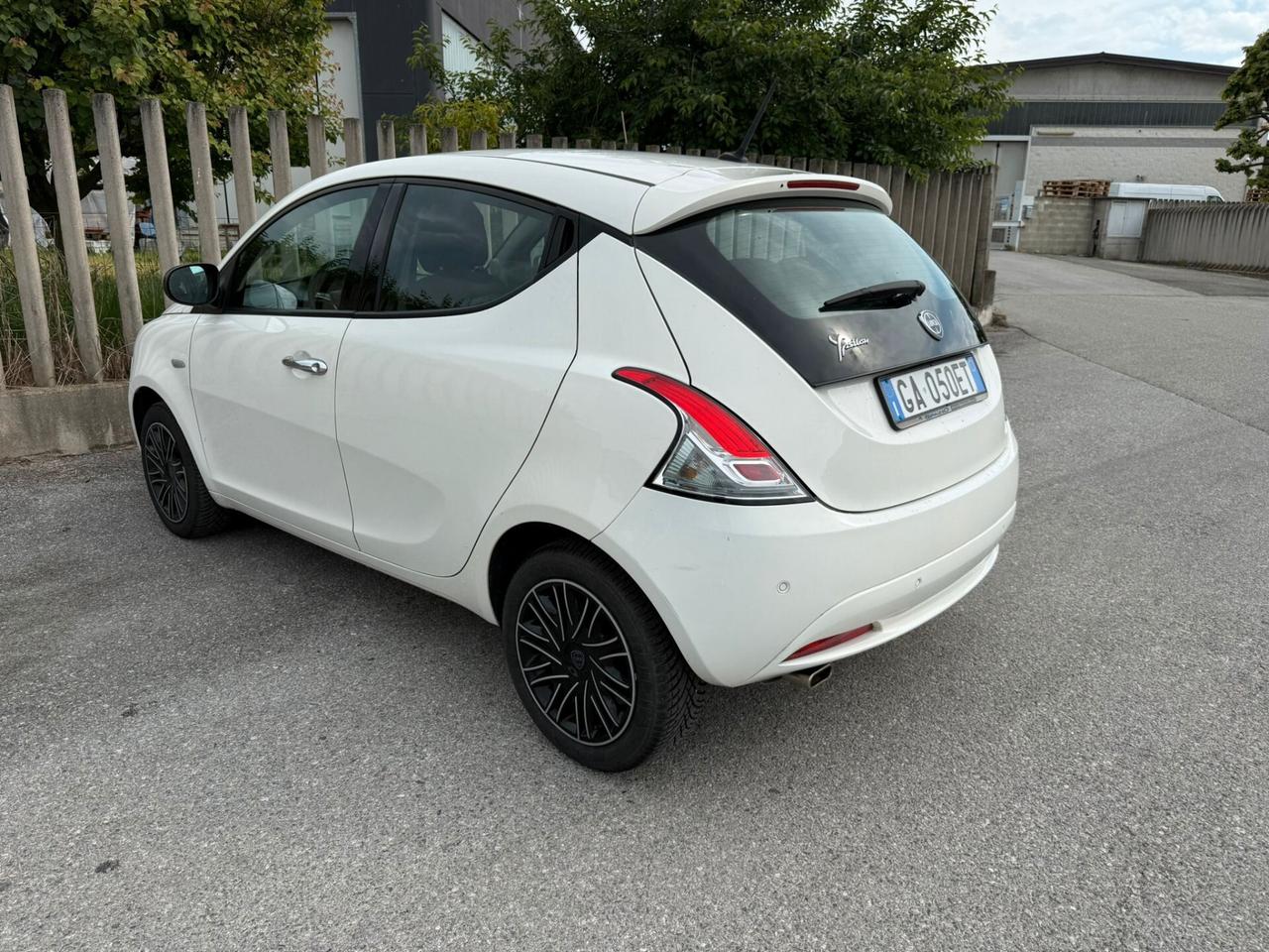 Lancia Ypsilon 1.2 69 CV 5 porte S&S Platinum NEOPATENTATI OK