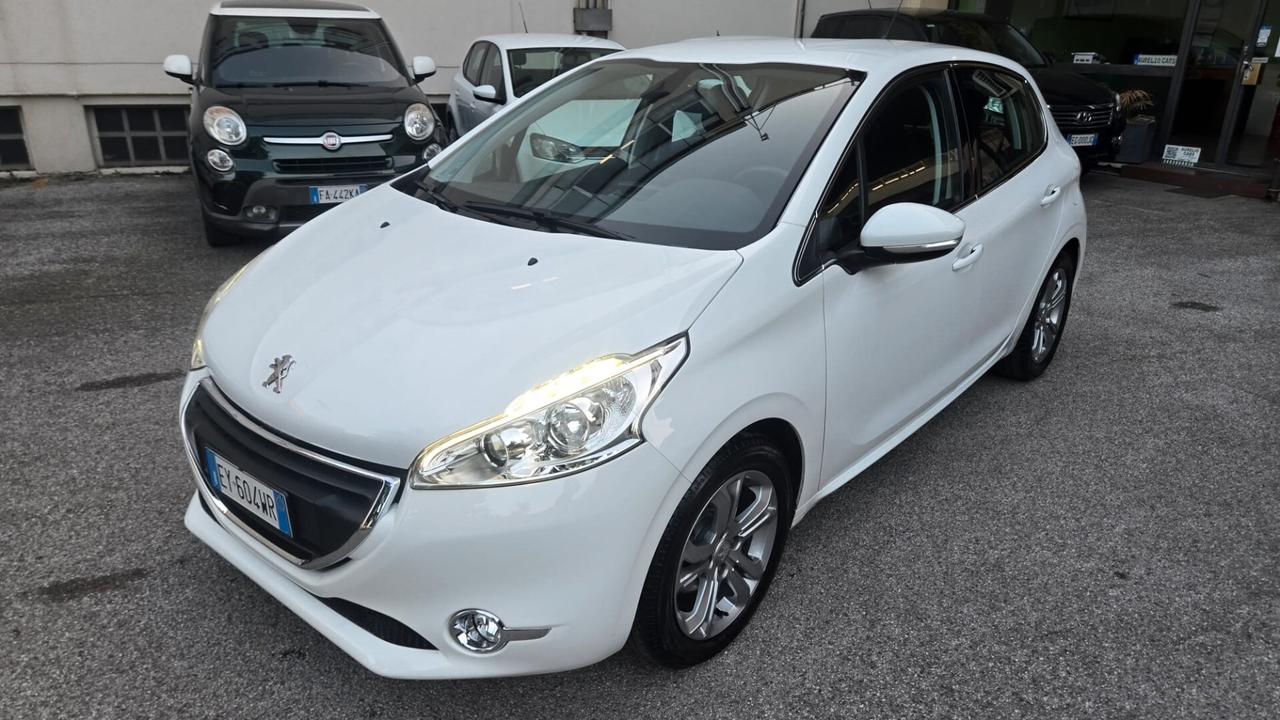 Peugeot 208 PureTech 82 5 porte Allure Neopatentati
