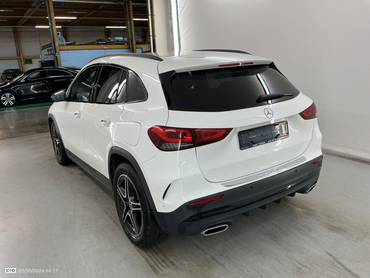 MERCEDES-BENZ GLA 180D 115CV AUTOMATIC AMG LINE ( FARI LED - AMBIENT LIGHTS - CRUISE - PELLE - NAVI PREMIUM - PARK ASSIST - TELECAMERA POST. - CERCHI 19 )
