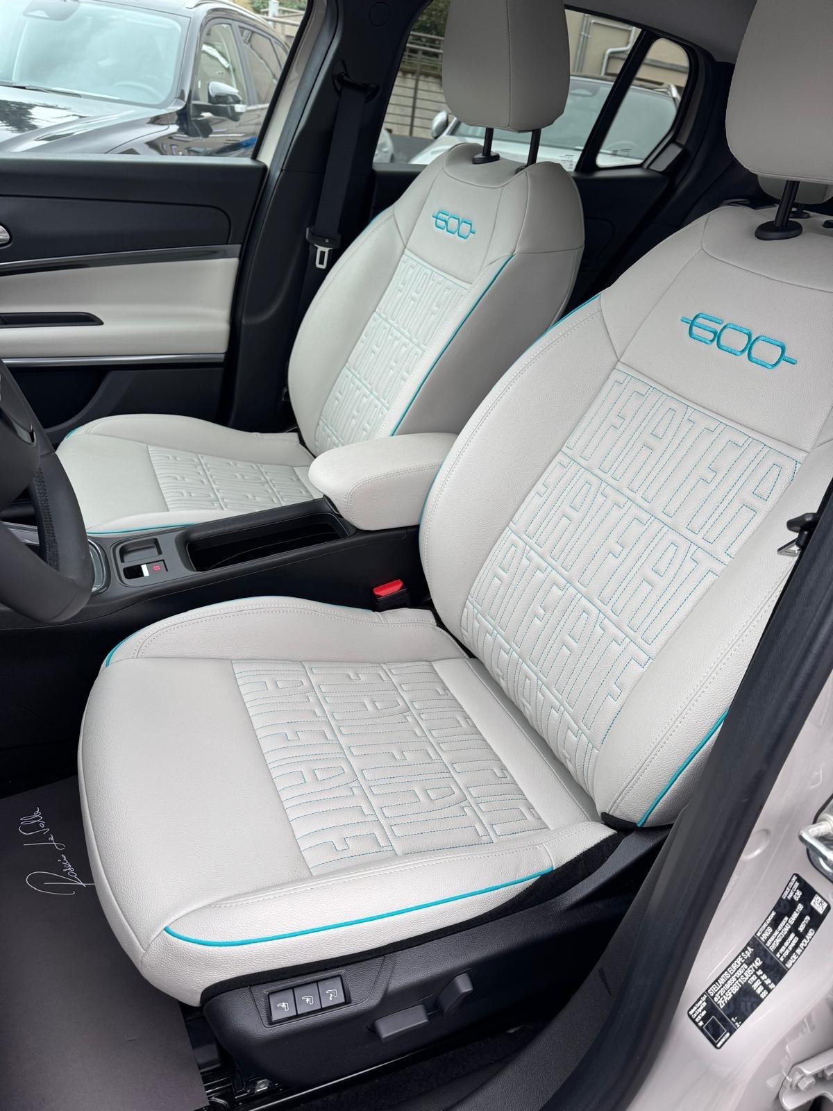 Fiat 600 HYBRID LA PRIMA