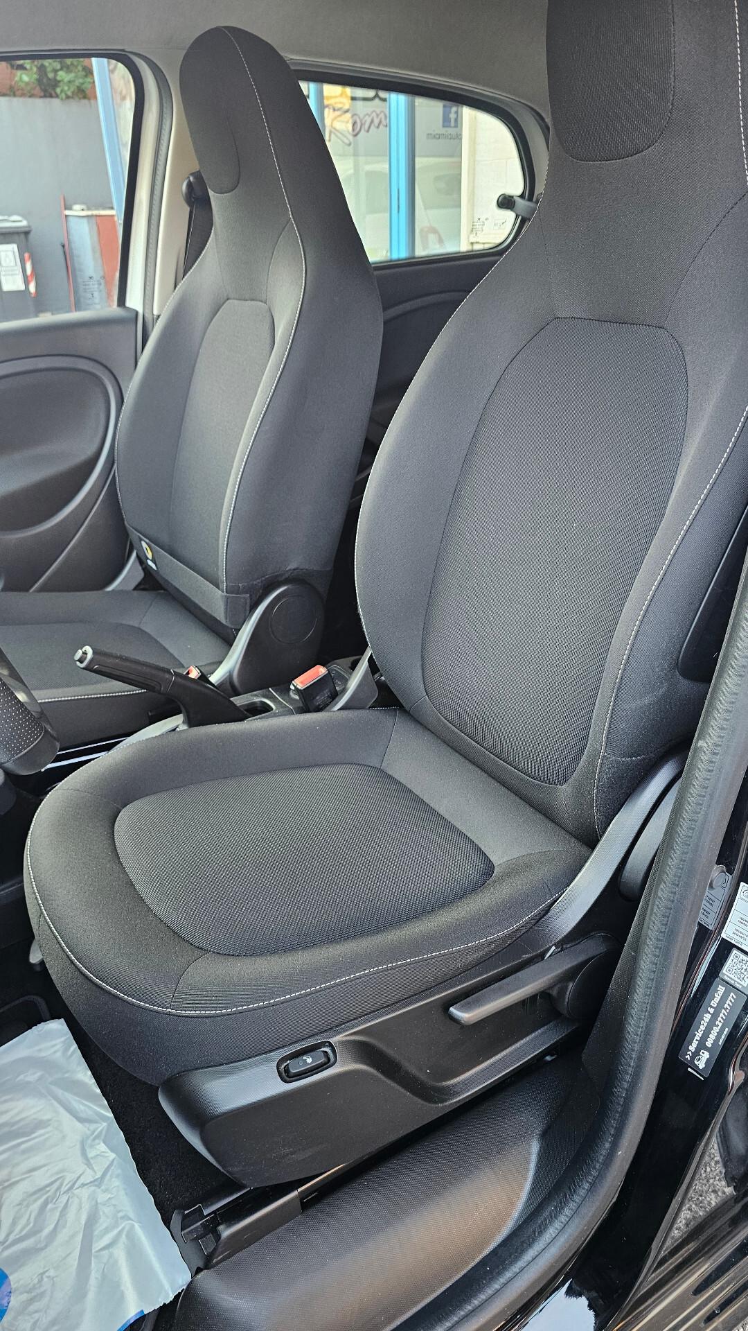 Smart forfour 70 1.0 twinamic Passion PACK SPORT + URBAN NAV TAGL UFF