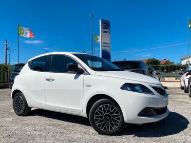 Lancia Ypsilon 1.0 FireFly 5 porte S&S Hybrid Platino