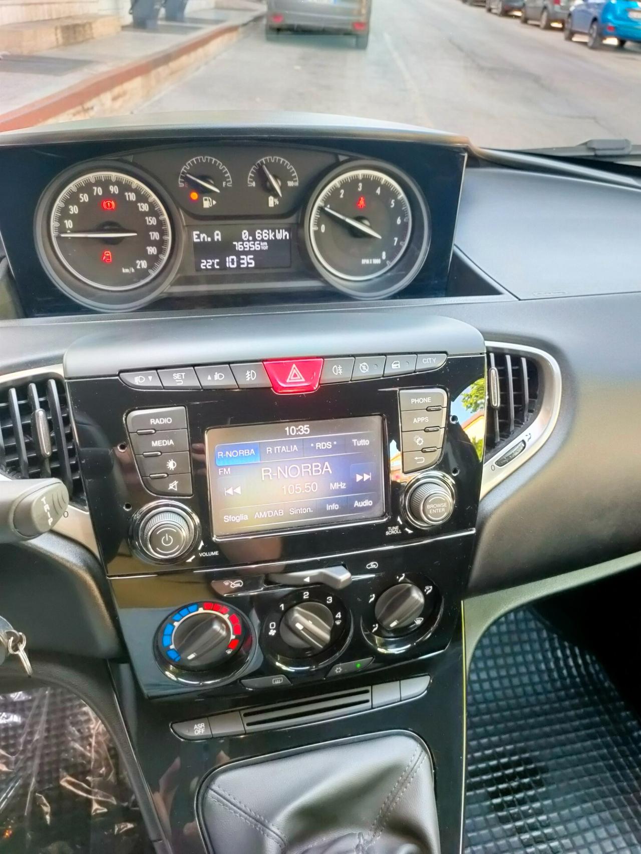 Lancia Ypsilon 1.0 FireFly 5 porte S&S Hybrid Ecochic Gold