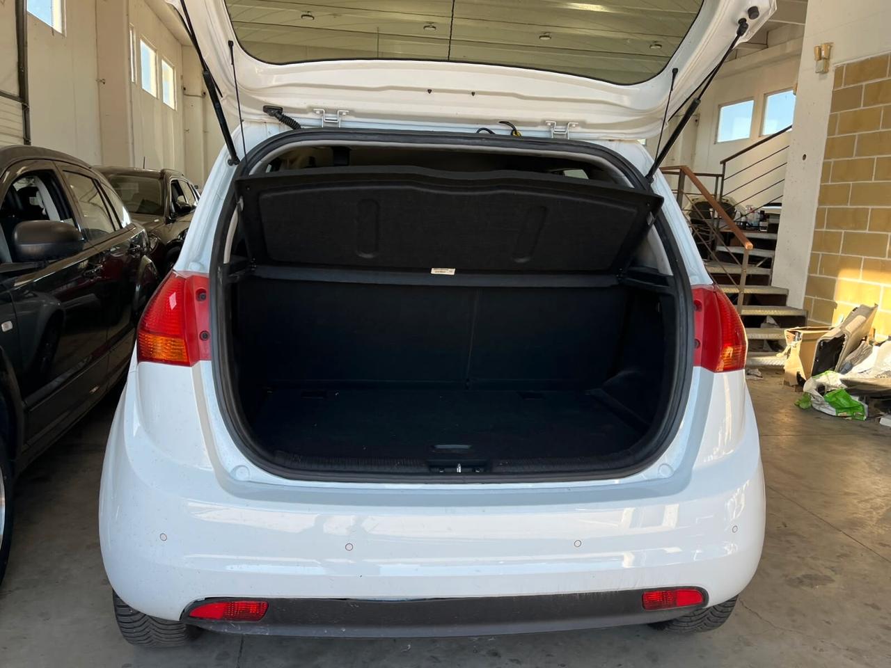 Kia Venga 1400 CRDI 90CV COOL 2015