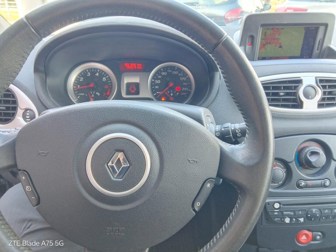 Renault Clio 1.2 benzina neopatentati