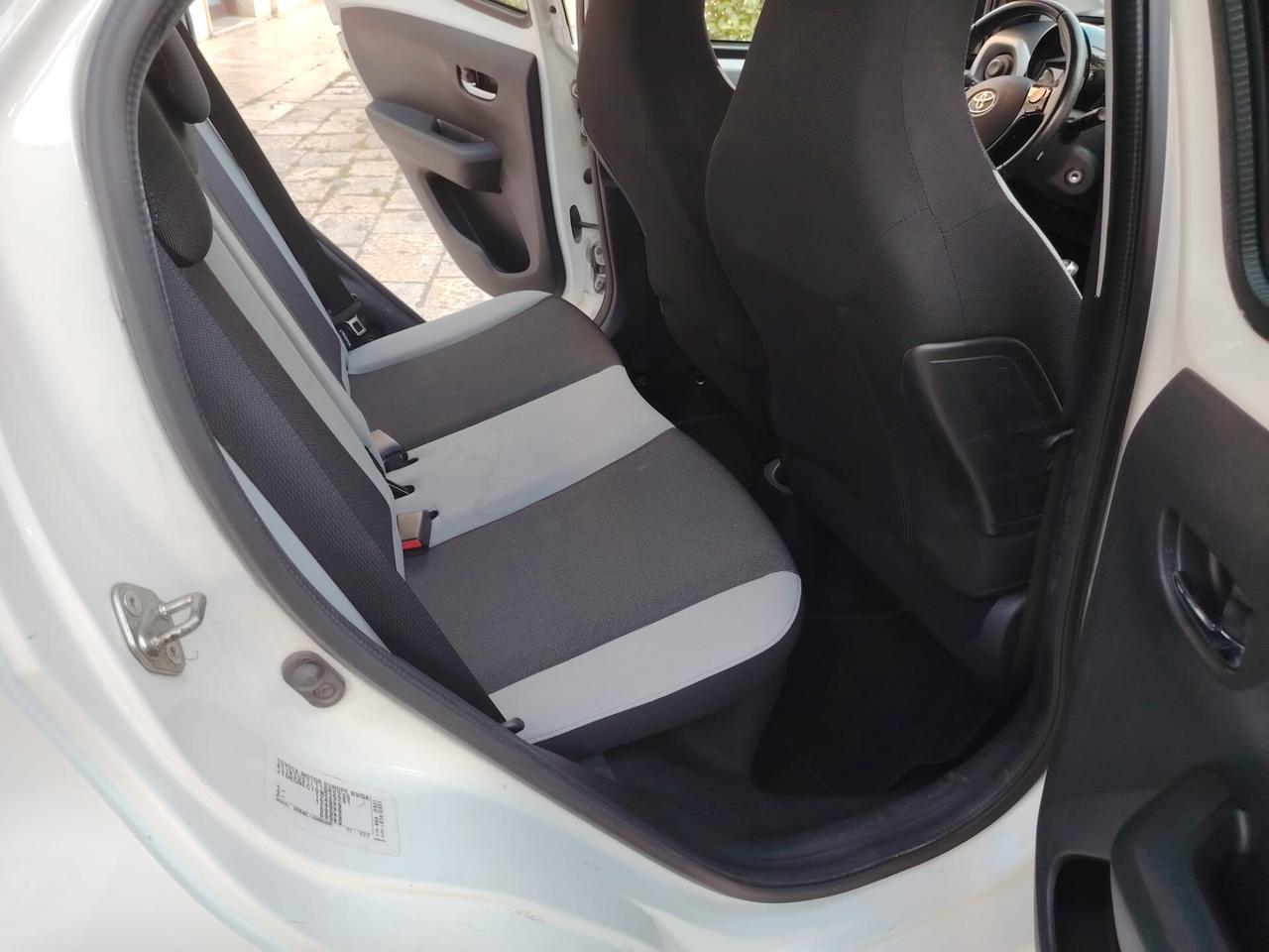 Toyota Aygo 1.0 VVT-i 69 CV 5 porte x-play TSS