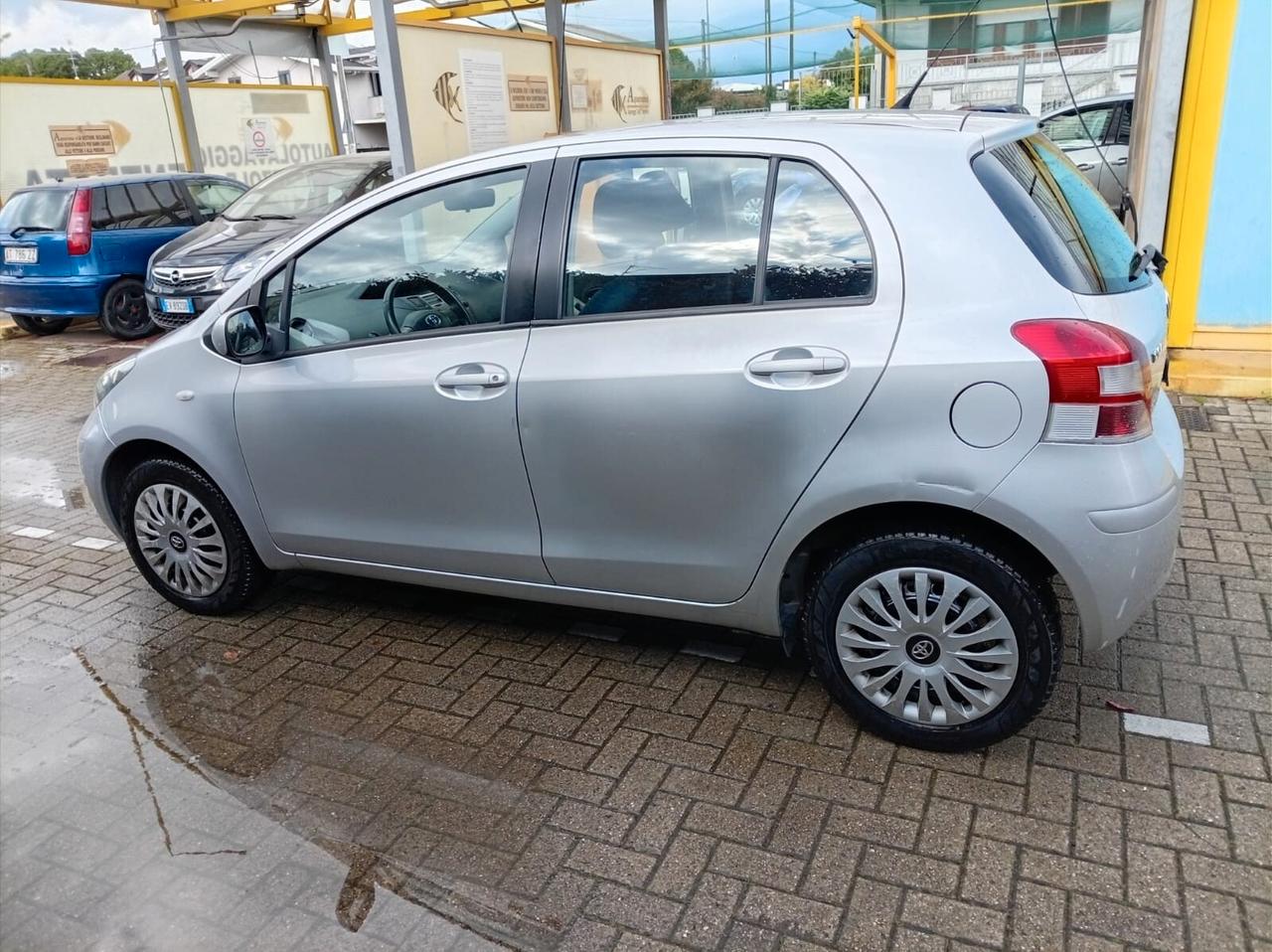 Toyota Yaris 1.0 5 porte Sol