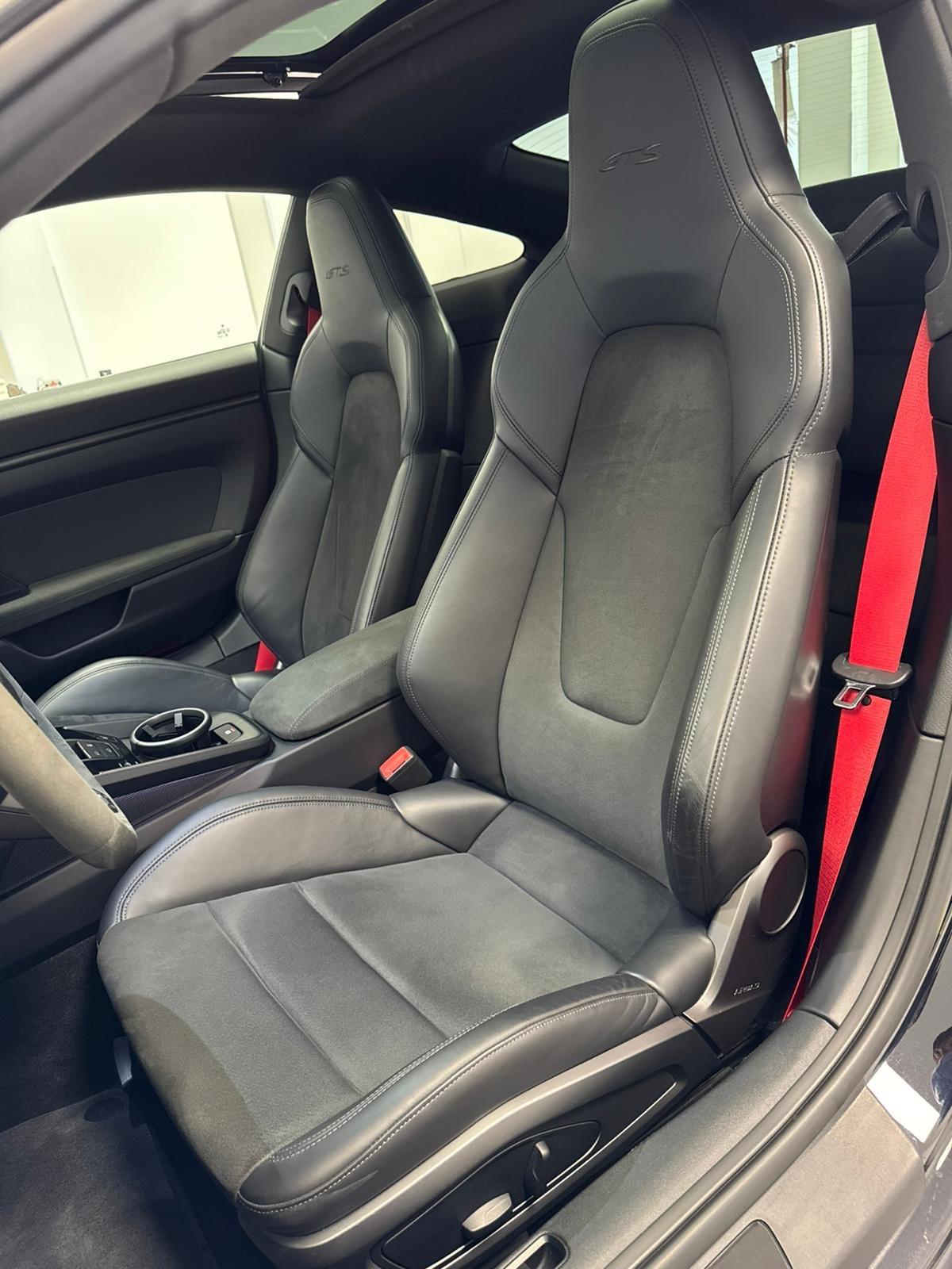 Porsche 911 Carrera 4 GTS