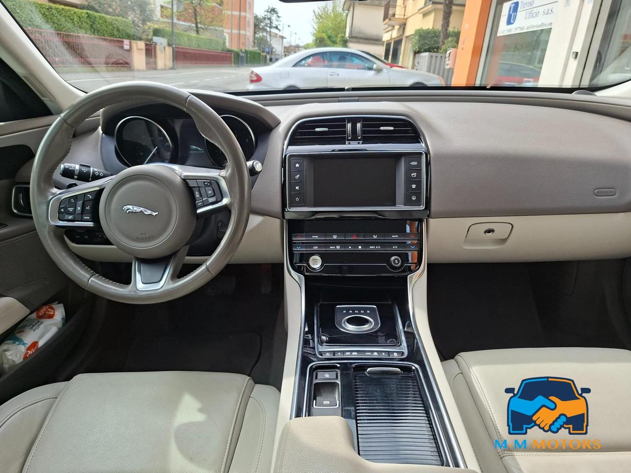 Jaguar XE Berlina XE 2.0d i4 Prestige Business edition 180cv auto my18