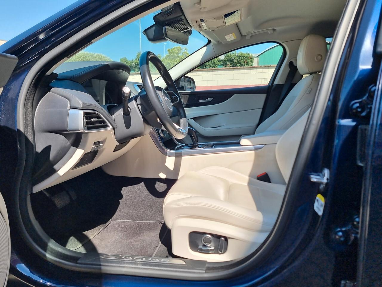 Jaguar XE 2.0 D 204 CV aut. SE