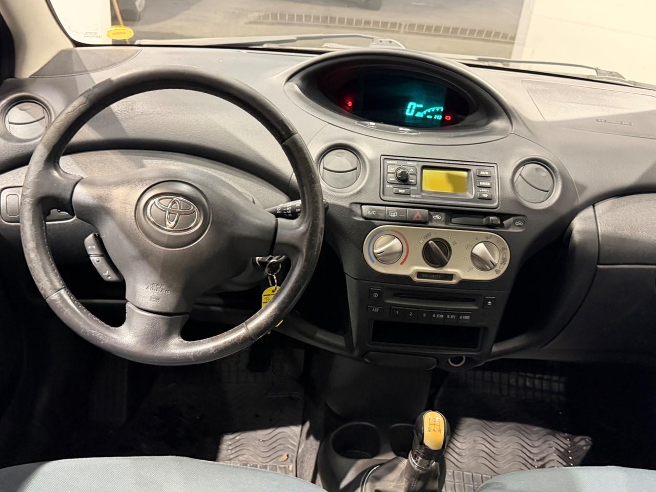 Toyota Yaris - 2004 1.0 benz 65 cv 143000 km