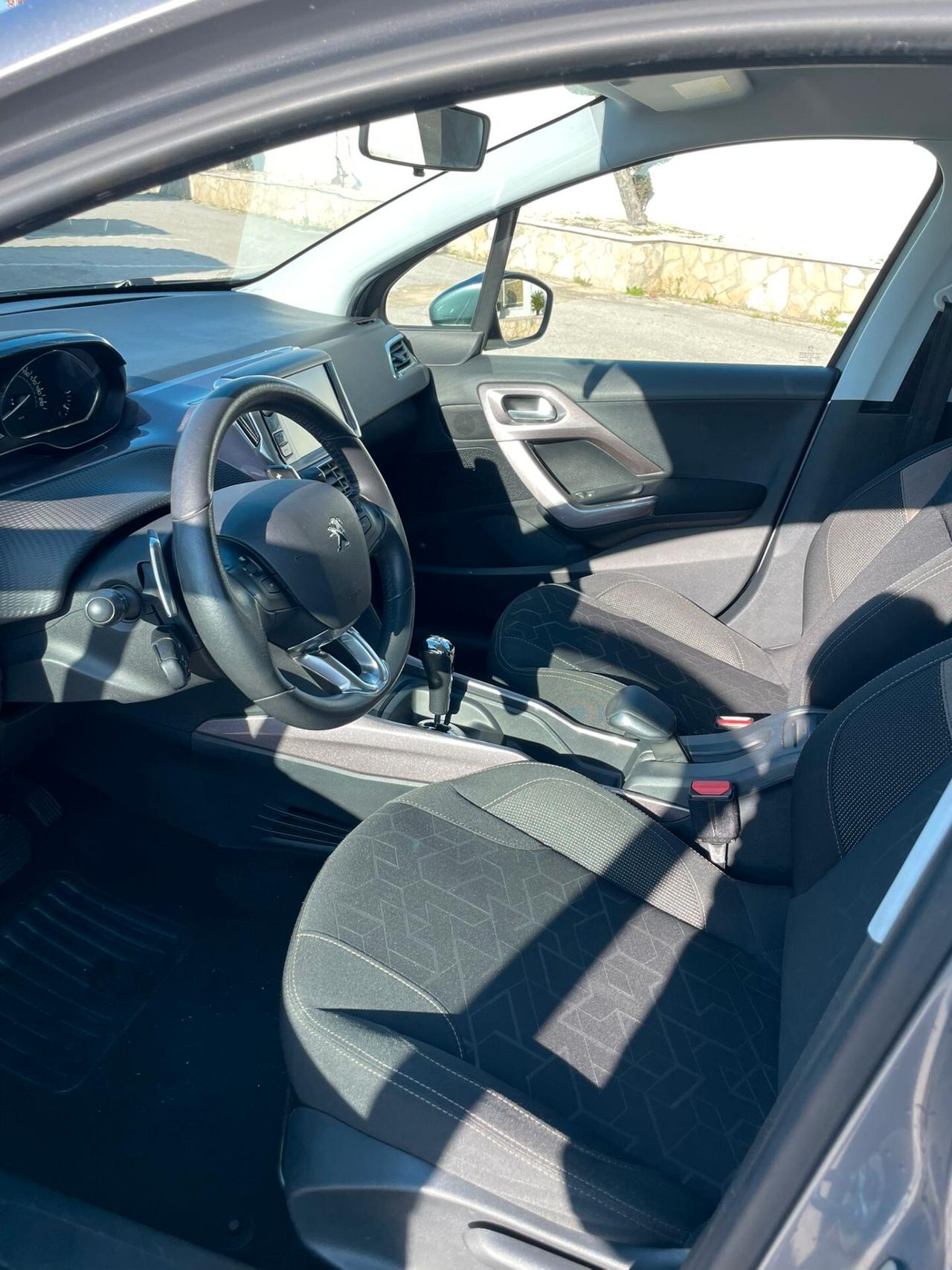 PEUGEOT 2008 BlueHDi 100 S&S Allure