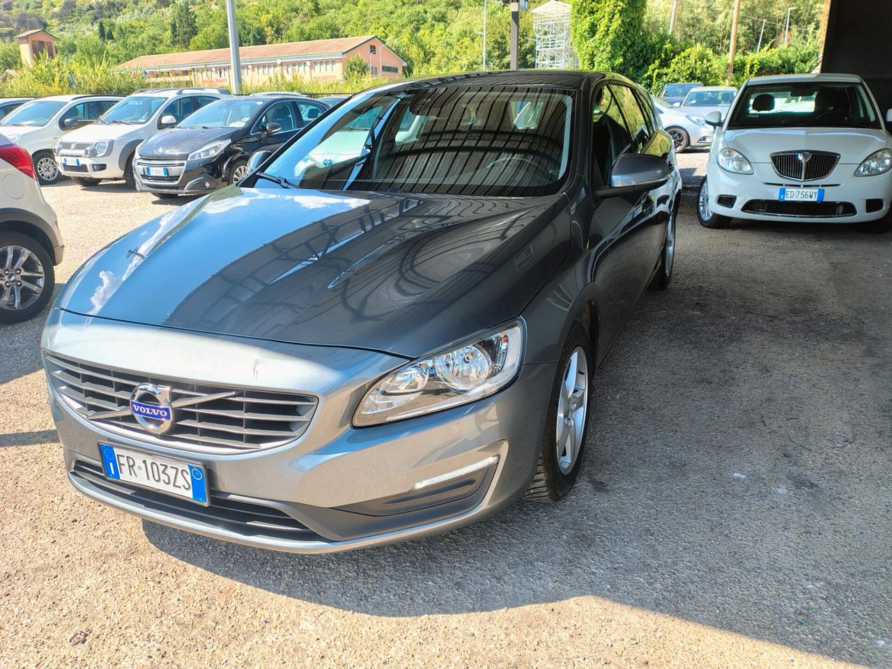 Volvo V60 D2 R-design