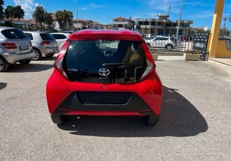 Toyota Aygo Aygo 5p 1.0 x-clusiv red pack m-mt 72cv