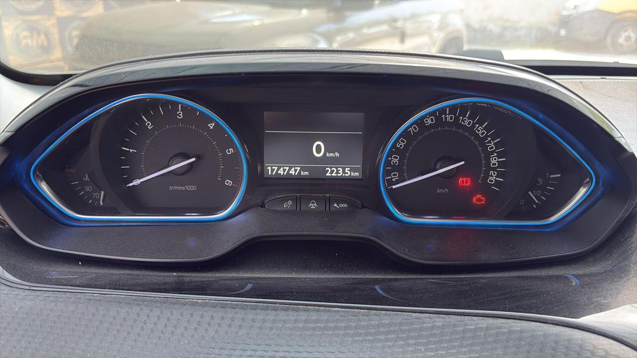 Peugeot 2008 1.5 BlueHDi 100 Allure 2015 USATO