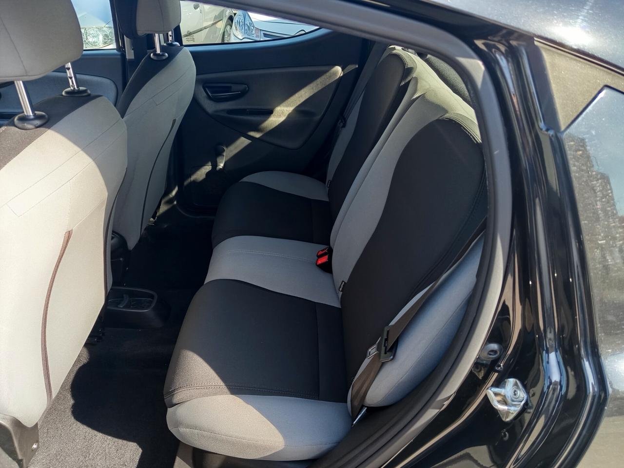 Lancia Ypsilon 0.9 TwinAir 85 CV 5 porte Metano Ecochic