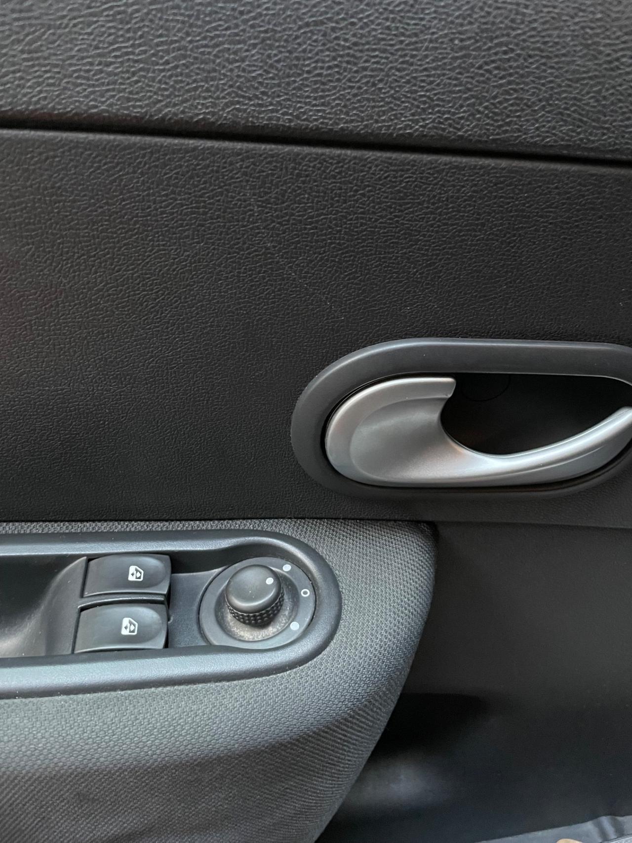 Renault Clio 1.2 Neopatentati Euro 5