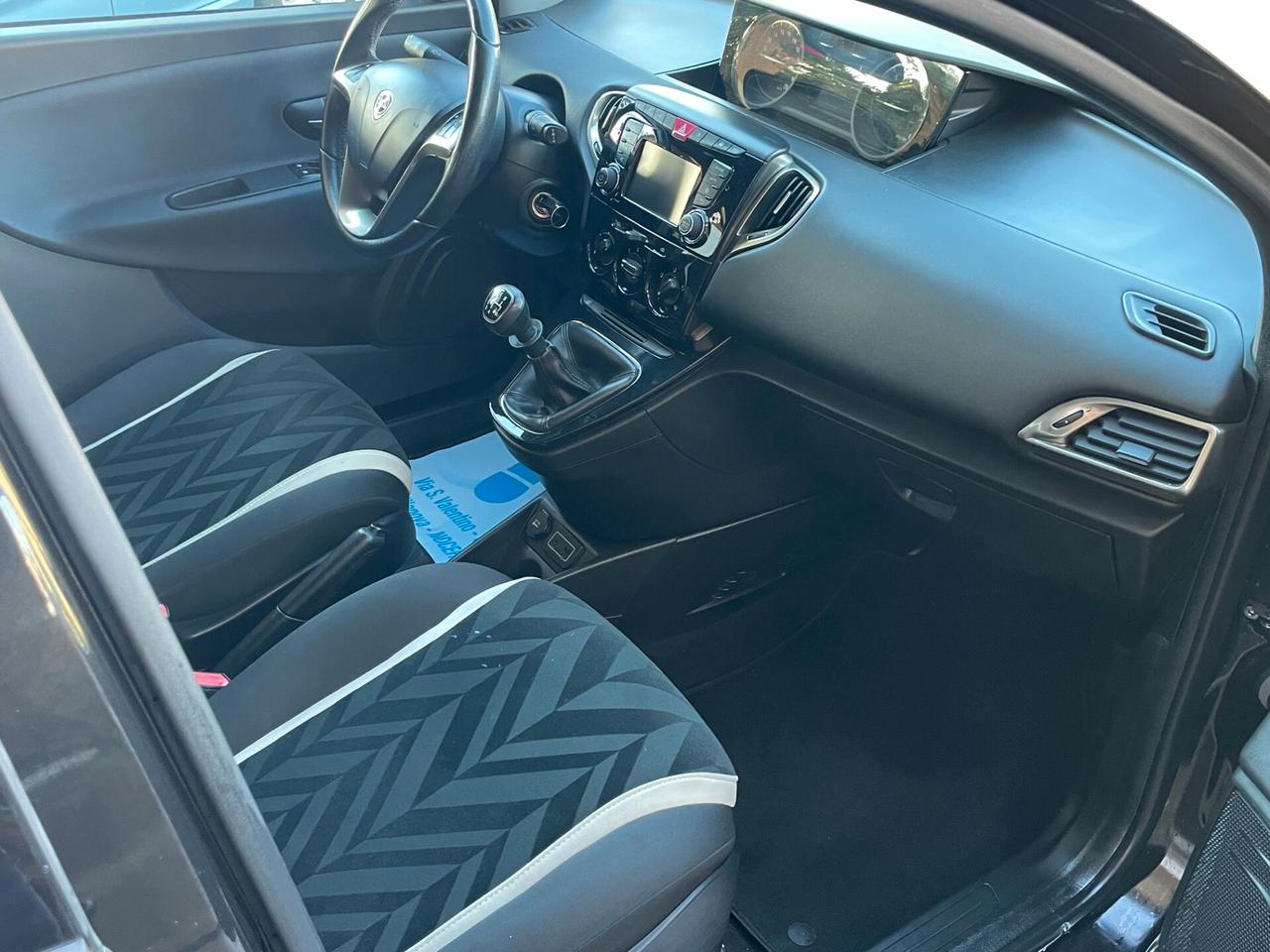 Lancia Y Ypsilon 1.2 69 CV 5p Platinum DISTRIB FULL NEOPATENTATI