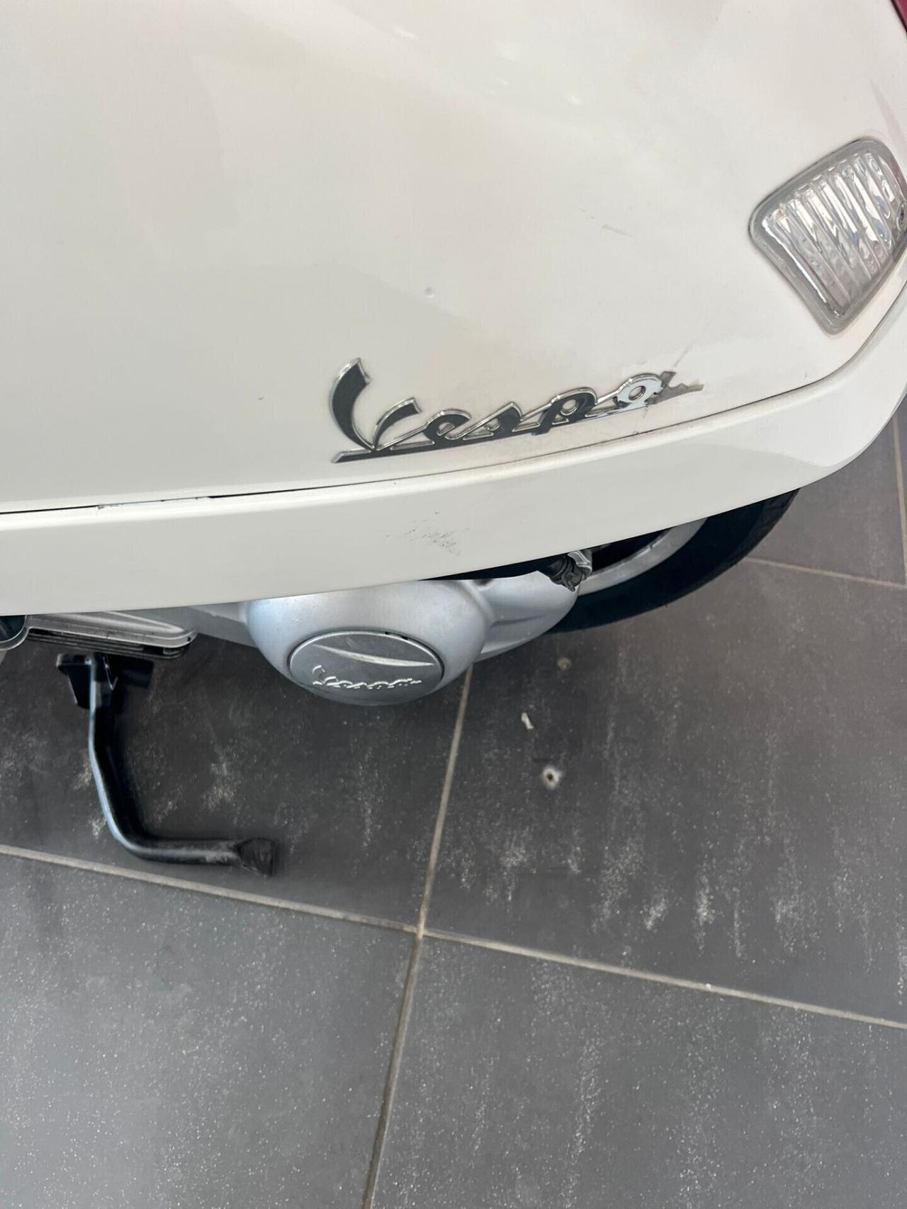Piaggio Vespa 300 GTS