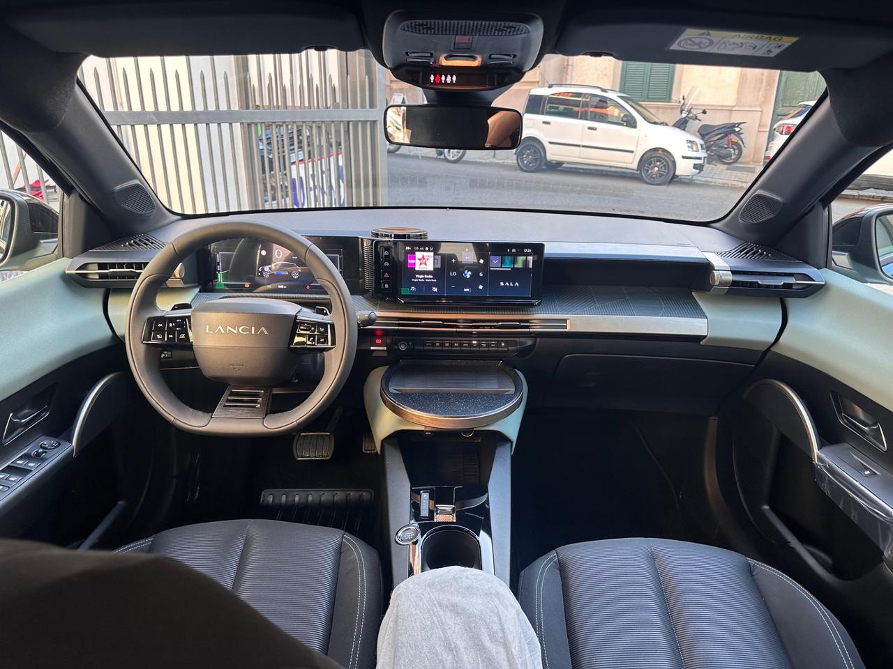 Lancia Ypsilon Hybrid e-DCT Edizione Cassina