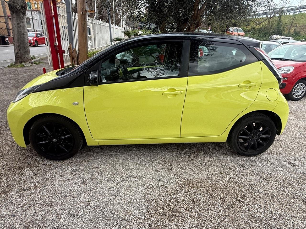 Toyota Aygo 1.0 VVT-i 69 CV 5 porte x-cool TSS
