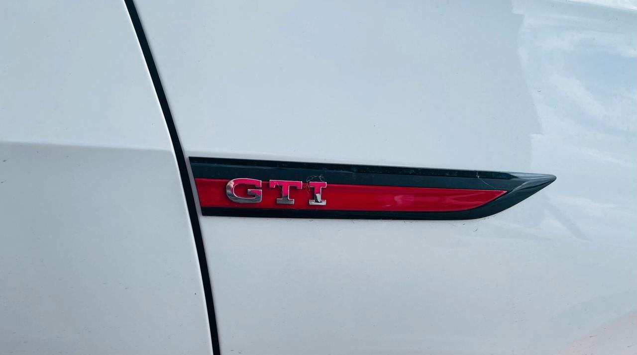 Volkswagen Golf GTI Golf 2.0 TSI GTI DSG