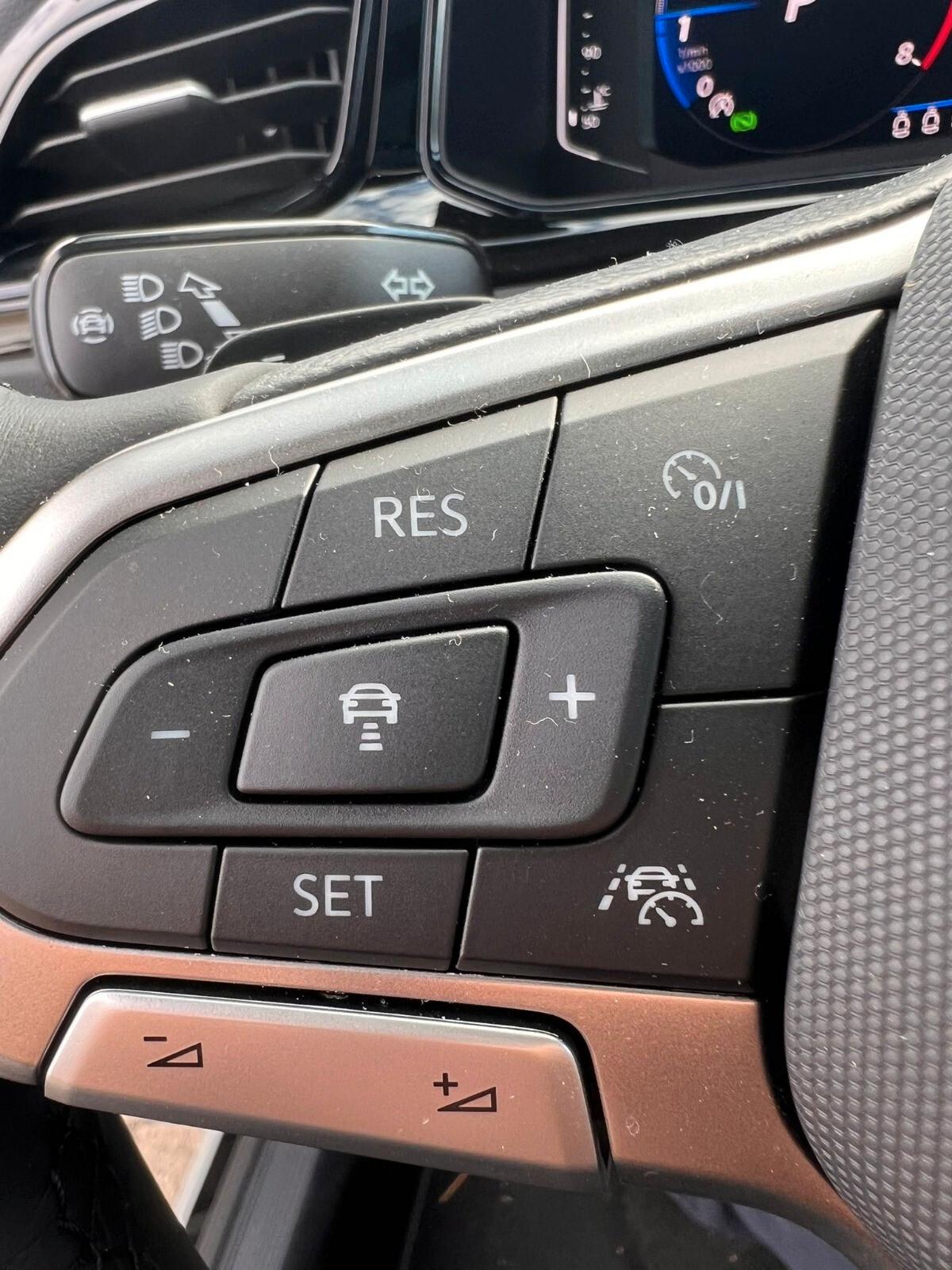 Volkswagen T-Roc 1.5 TSI ACT DSG R-Line