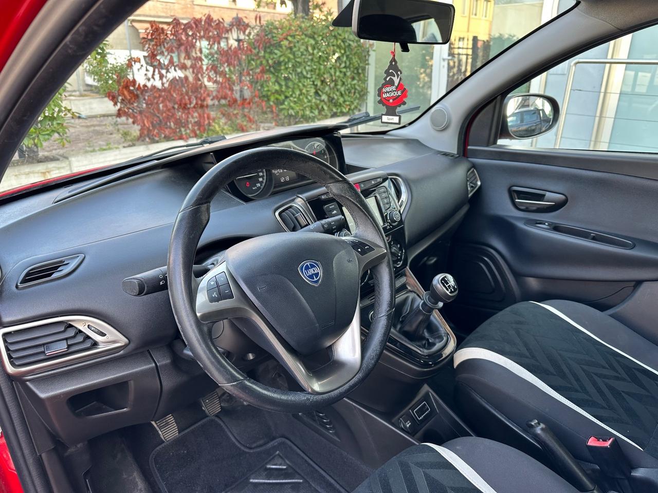 Lancia Ypsilon 1.2 69 CV 5 porte Platinum