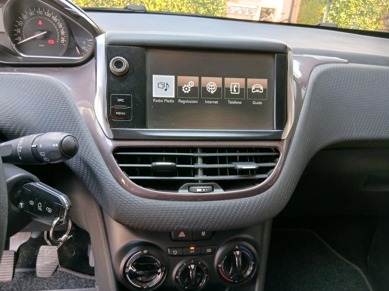 Peugeot 2008 BlueHDi 75 Active Ok per neo patentati TUA a € 158 mese