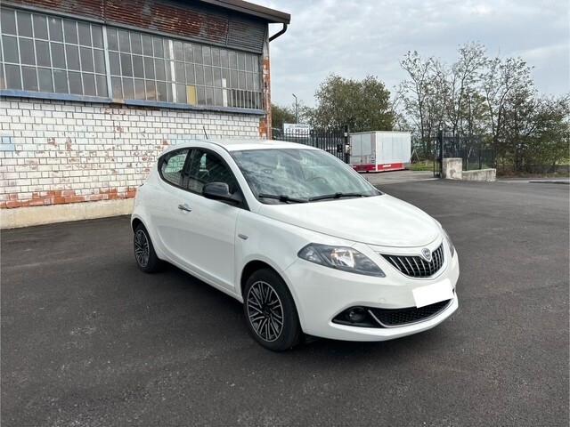 Lancia Ypsilon 1.0 FireFly 5 porte S&S Hybrid Ecochic Silver