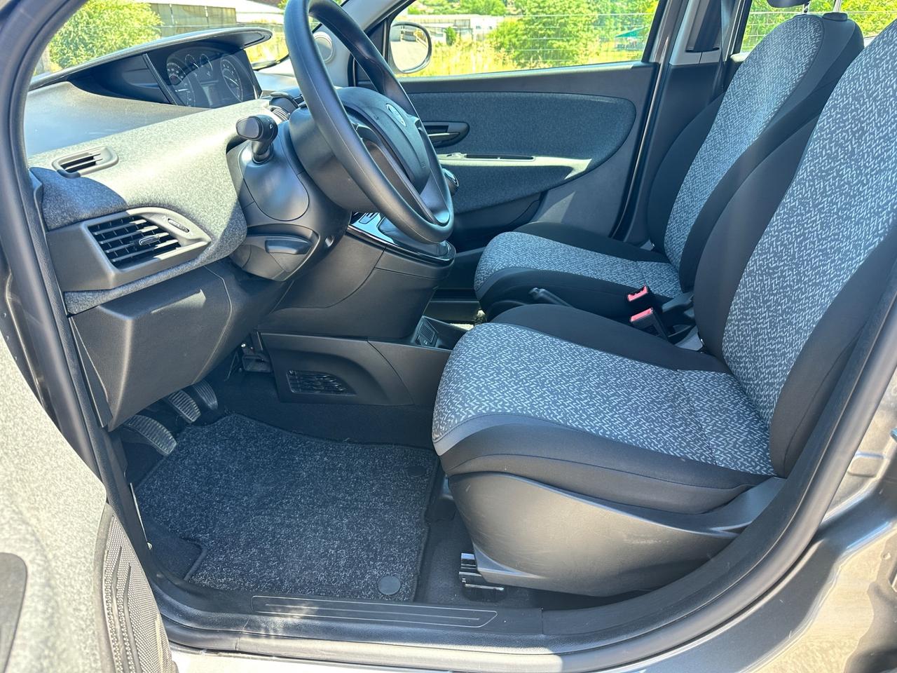 Lancia Ypsilon 1.0 5 porte Ibrida neopatentati Fatturabile iva esposta