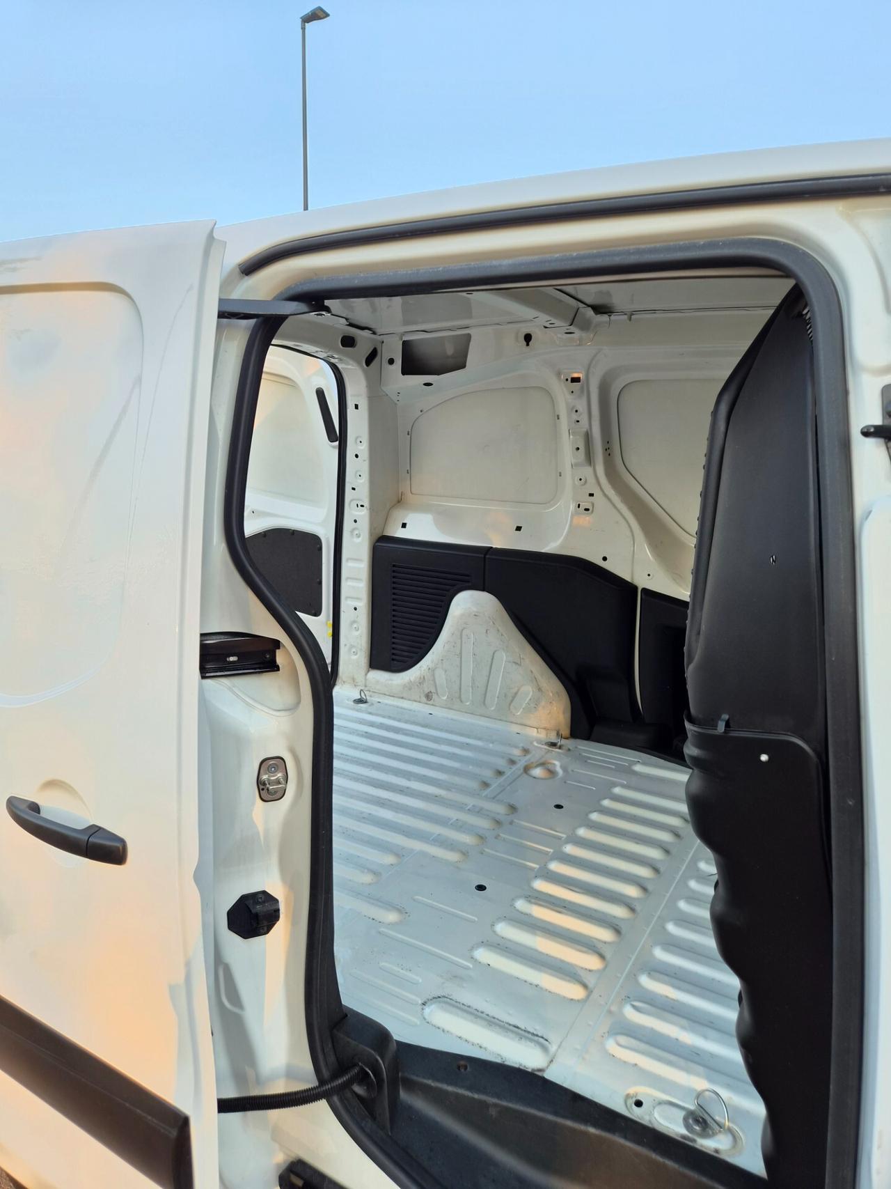 Citroen Berlingo BlueHDi 100 Van 3 posti Club L1