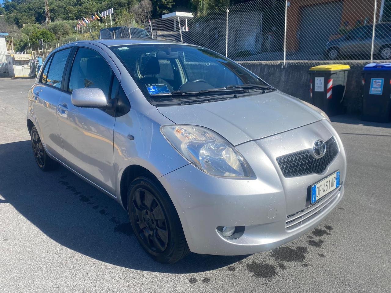 Toyota Yaris 1.0 5 porte Sol