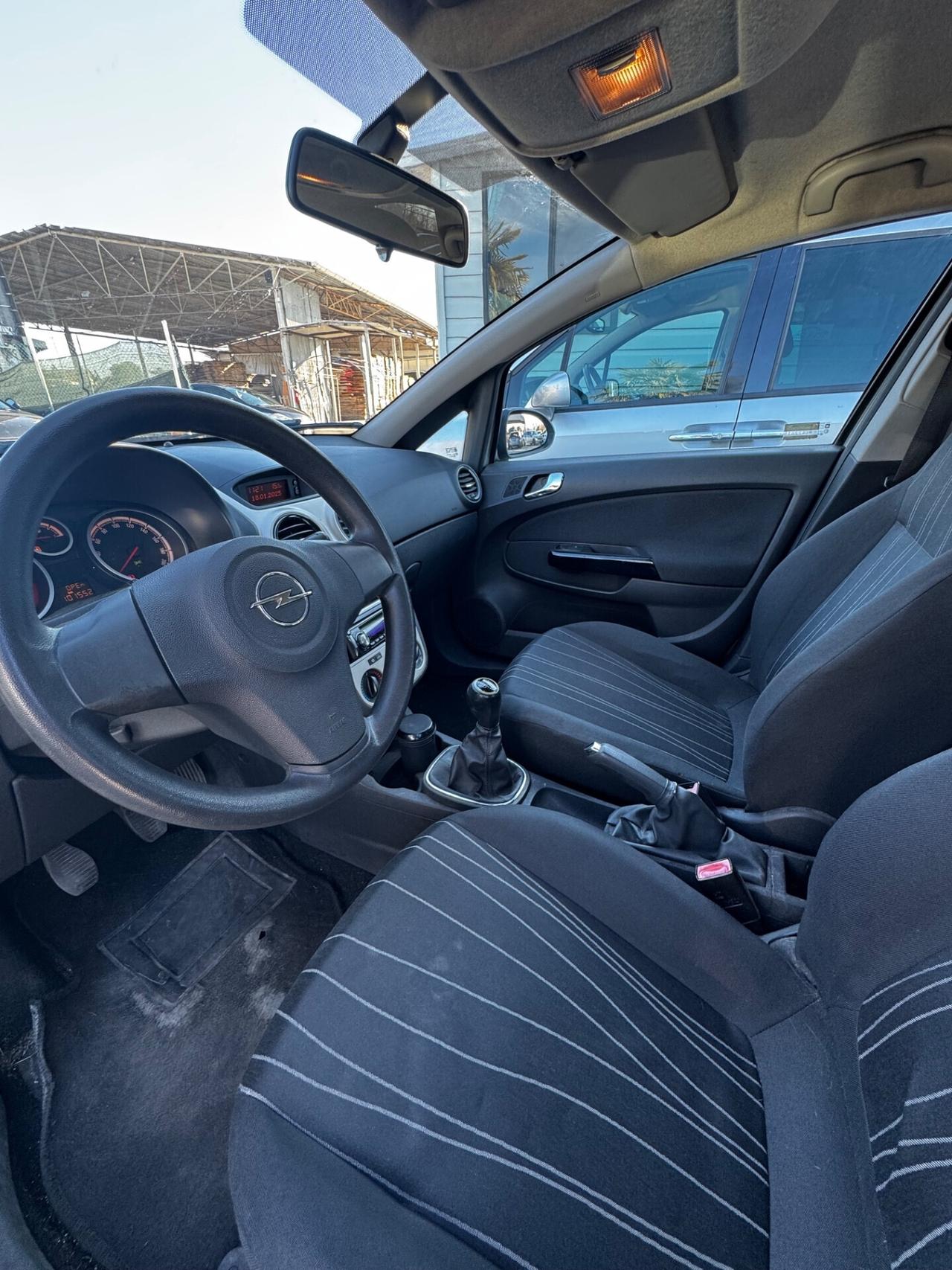 Opel Corsa 1.2 5 porte OK NEOPATENTATI