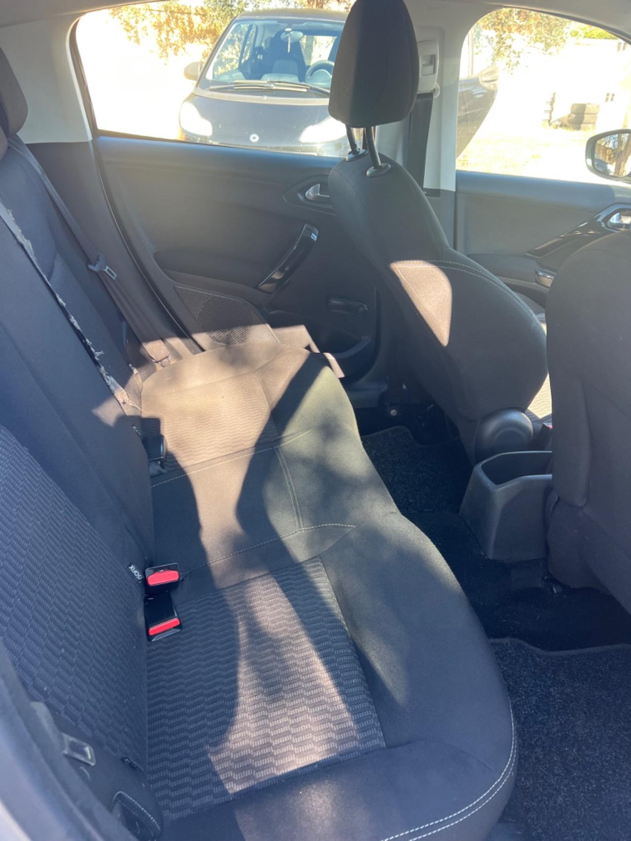 Peugeot 208 PureTech 68 5 porte Active km 100000 ufficiali!!